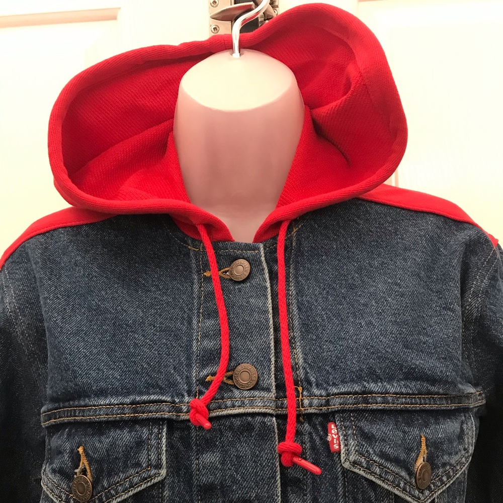 🔵NEW wTag-LEVI’S Blue w/Red Hood Denim Jacket XS - Picture 1 of 3